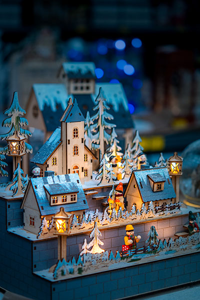 Décoration de Noël - illuminations - village de bois en fête